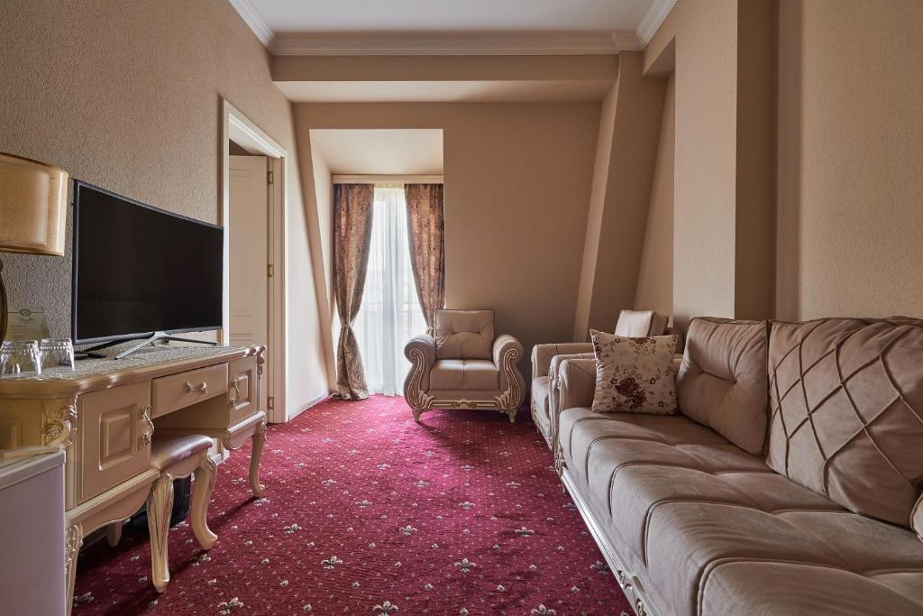 TV a/nebo společenská místnost v ubytování Hotel Pushkin