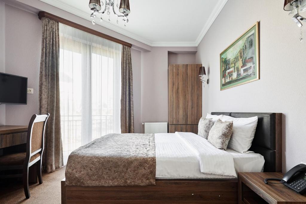 Postel nebo postele na pokoji v ubytování Hotel Pushkin