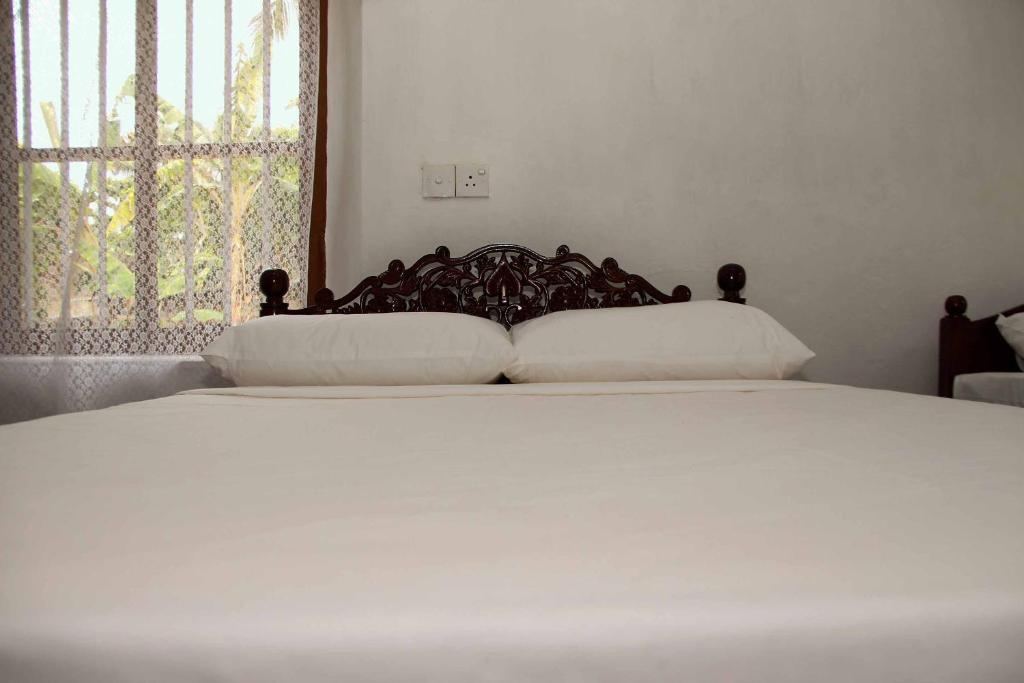 A bed or beds in a room at The River Edge - Dodanduwa