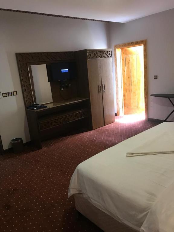 Postel nebo postele na pokoji v ubytování Leen Serviced Apartments-لين للشقق المخدومه