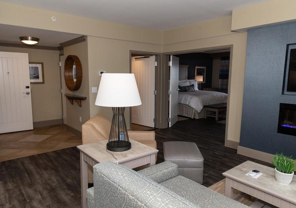 TV a/nebo společenská místnost v ubytování Chautauqua Harbor Hotel - Jamestown