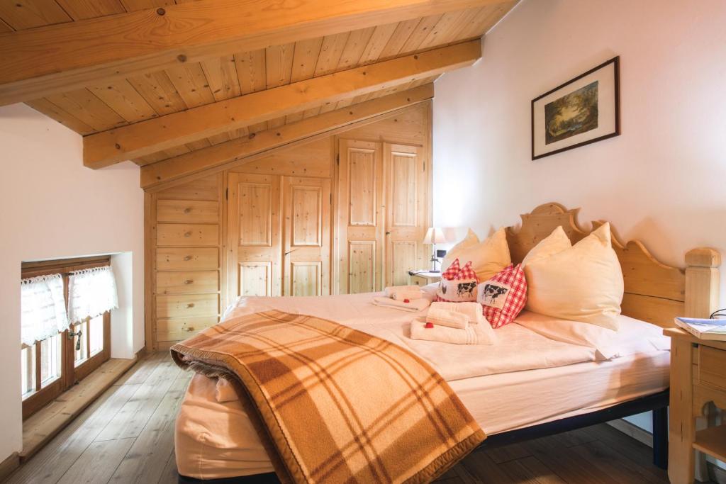 Postel nebo postele na pokoji v ubytování Chalet Alpenrose Bio Wellness Naturaktivhotel