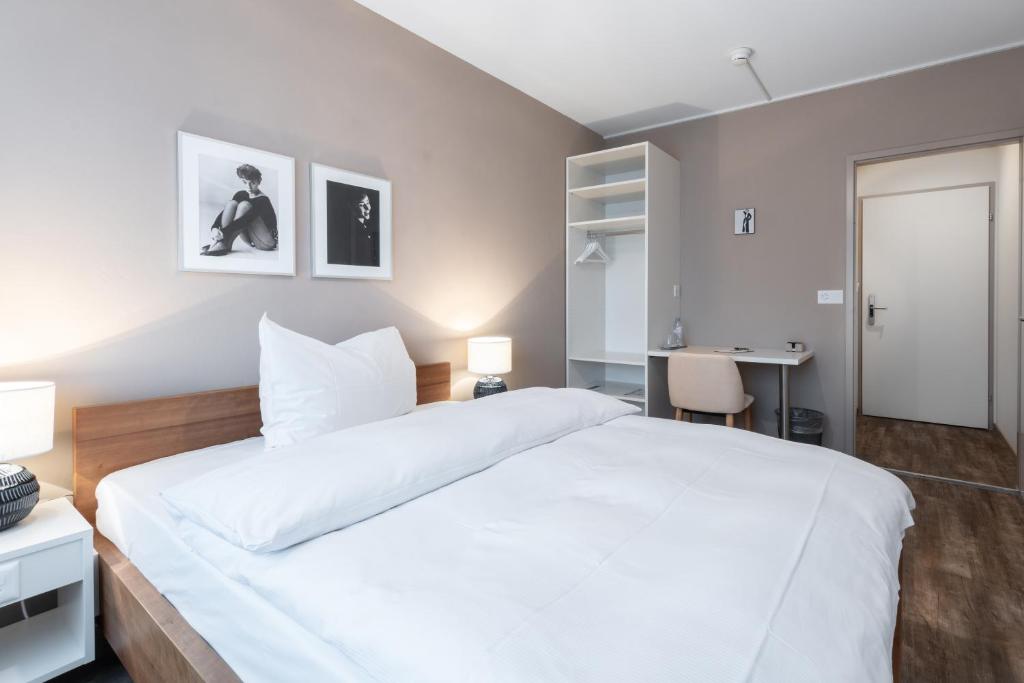 Postel nebo postele na pokoji v ubytování Hotel Birsighof Basel City Center