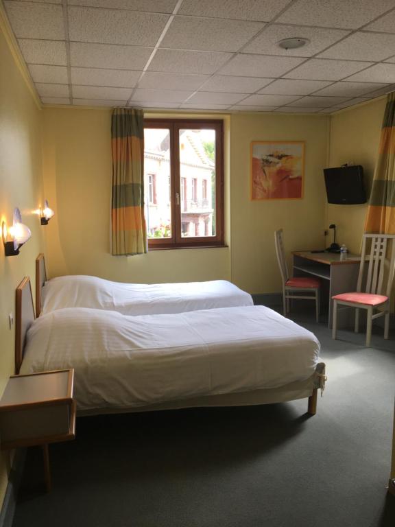 Postel nebo postele na pokoji v ubytování Hostellerie d'Alsace