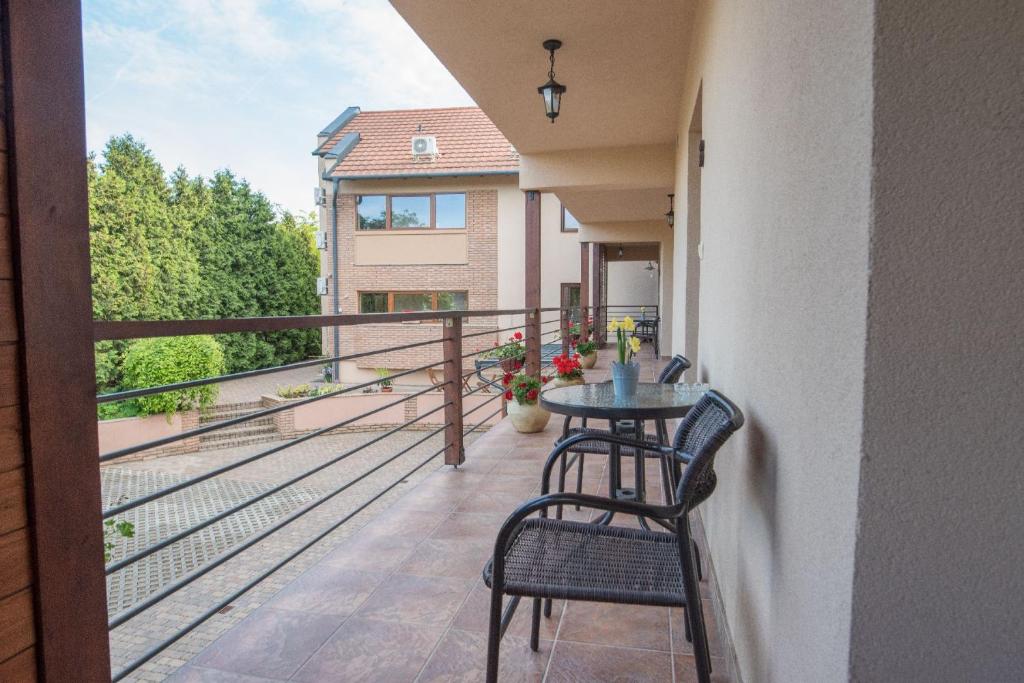 Balkón nebo terasa v ubytování Végvár Spa Apartman