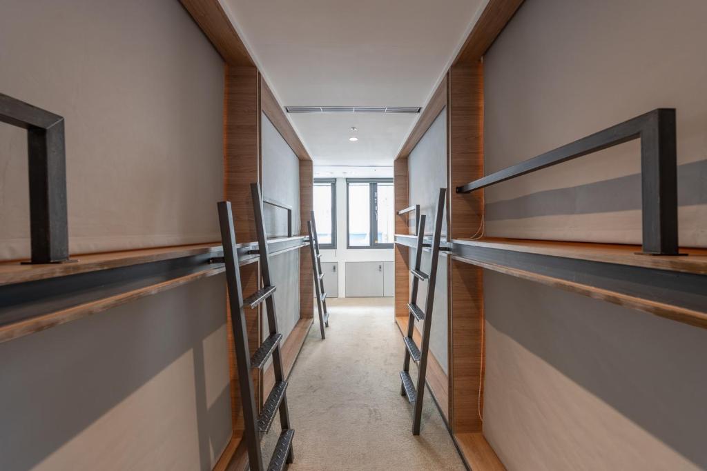 Postel nebo postele na pokoji v ubytování Bouti City Capsule Inn