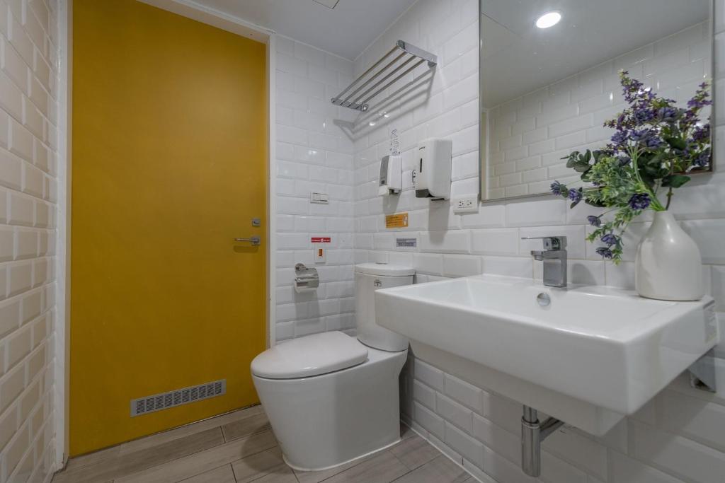 Koupelna v ubytování Bouti City Capsule Inn