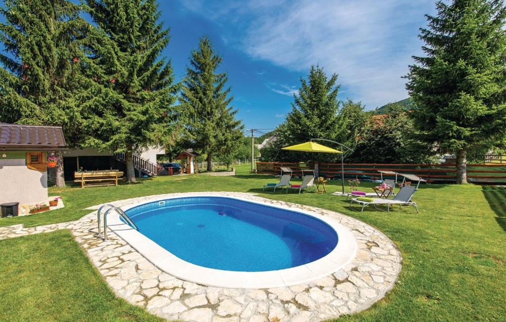 Bazén v ubytování Marcos House nebo v jeho okolí