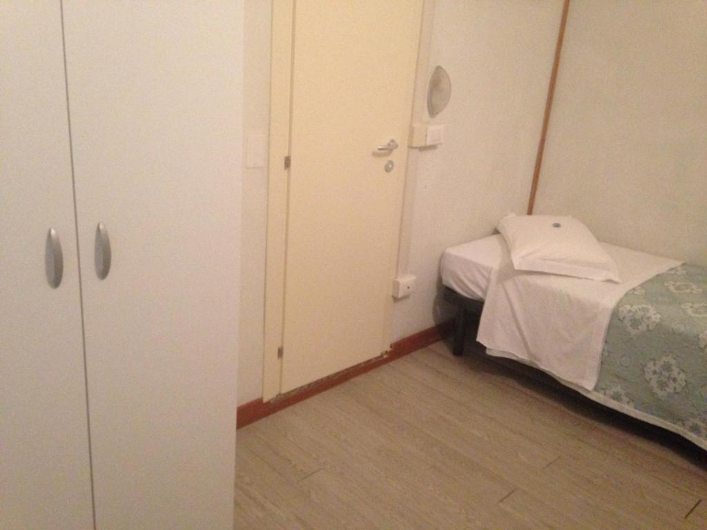 Postel nebo postele na pokoji v ubytování Hotel Carol