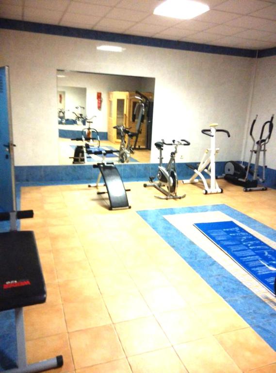 Fitness centrum a/nebo fitness zařízení v ubytování Apartamentos Azahar