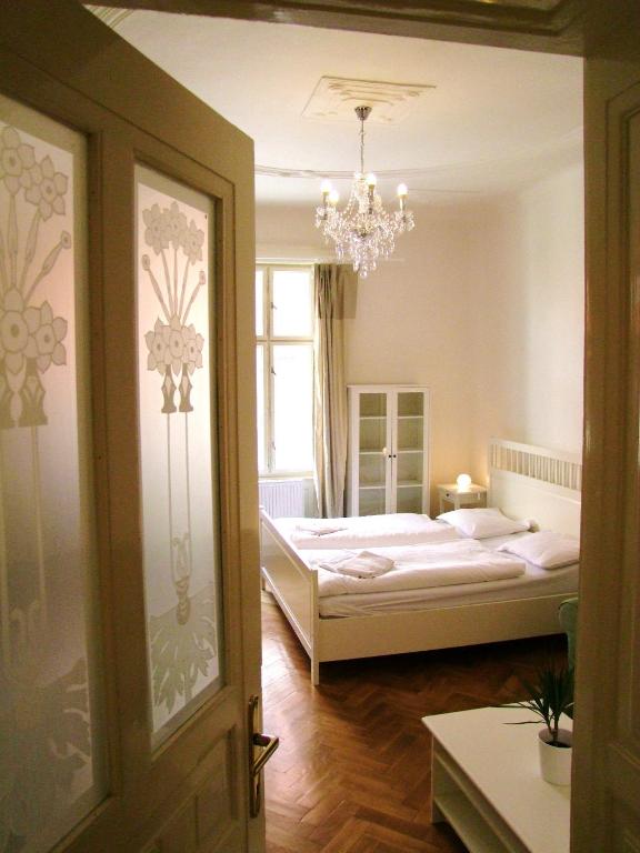 Old Town Square Apartments - Resim 10