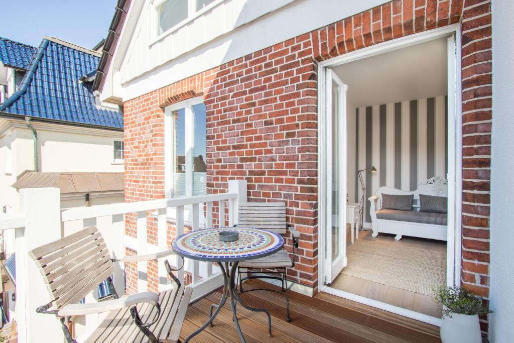 Balkón nebo terasa v ubytování Strandhaus Niendorf