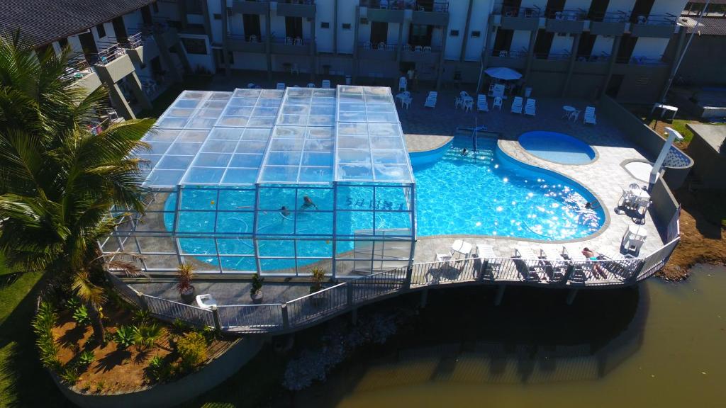 an overhead view of a swimming pool in a building at Hotel Termas do Lago in Gravatal