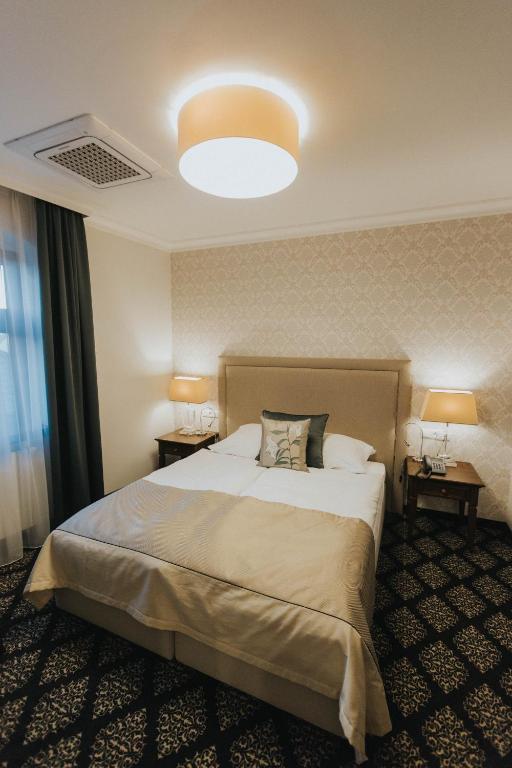 Postel nebo postele na pokoji v ubytování HG Hotel