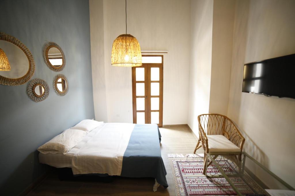 Postel nebo postele na pokoji v ubytování Soy Local Centro Histórico