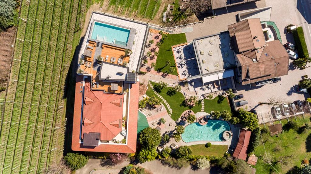 Bazén v ubytování Hotel Dorner B&B nebo v jeho okolí
