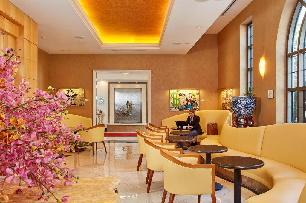 Orchard Hotel photo