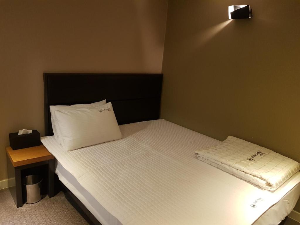 Postel nebo postele na pokoji v ubytování Sunshine Motel