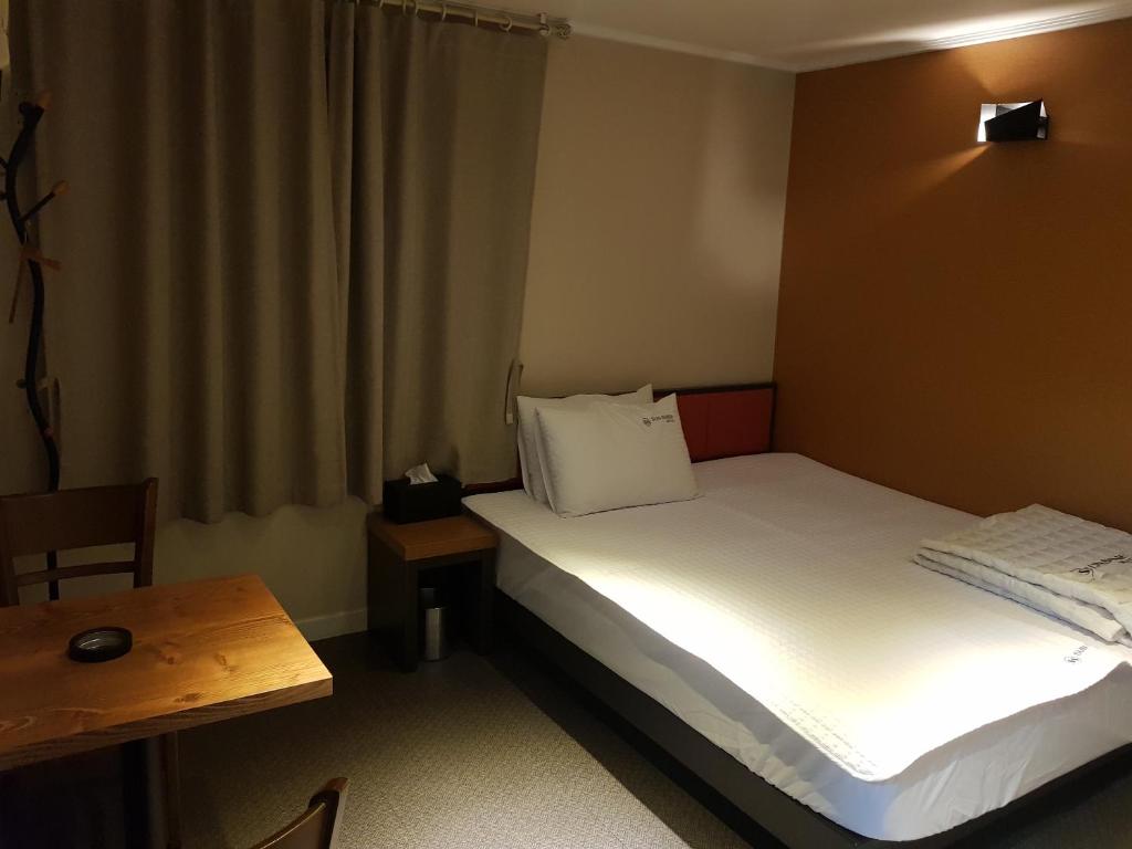 Postel nebo postele na pokoji v ubytování Sunshine Motel