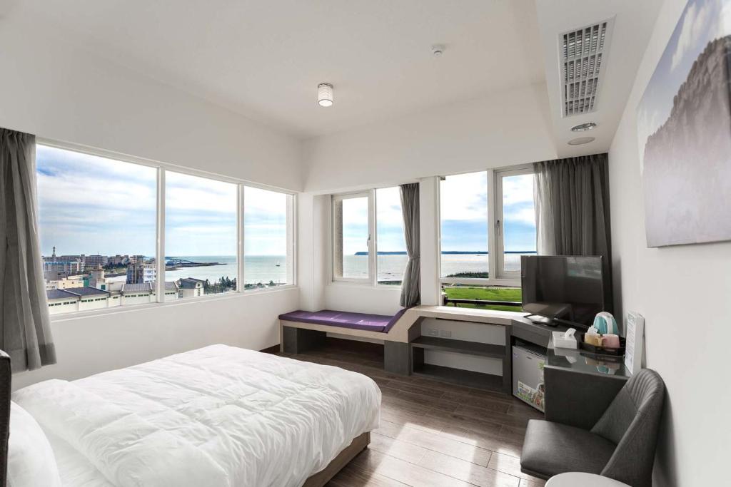 Postel nebo postele na pokoji v ubytování Tien Hsiang Lin Sea Dragon King Hotel