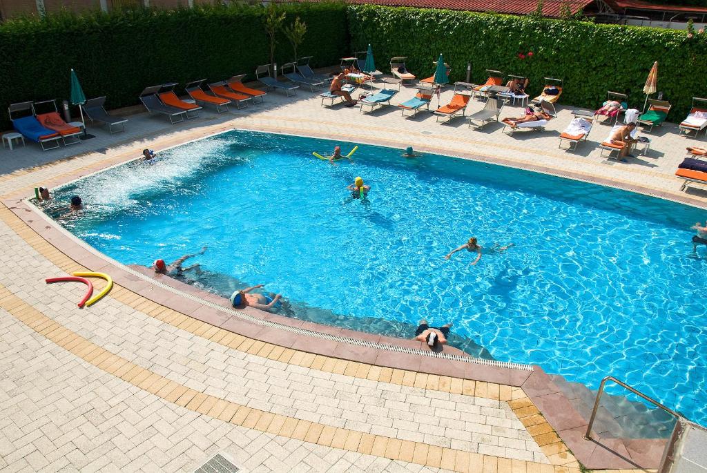 Bazén v ubytování Hotel Columbia Terme nebo v jeho okolí