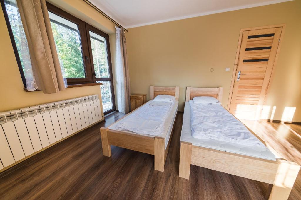 Posteľ alebo postele v izbe v ubytovaní Pokoje i Apartamenty Nad Potokiem