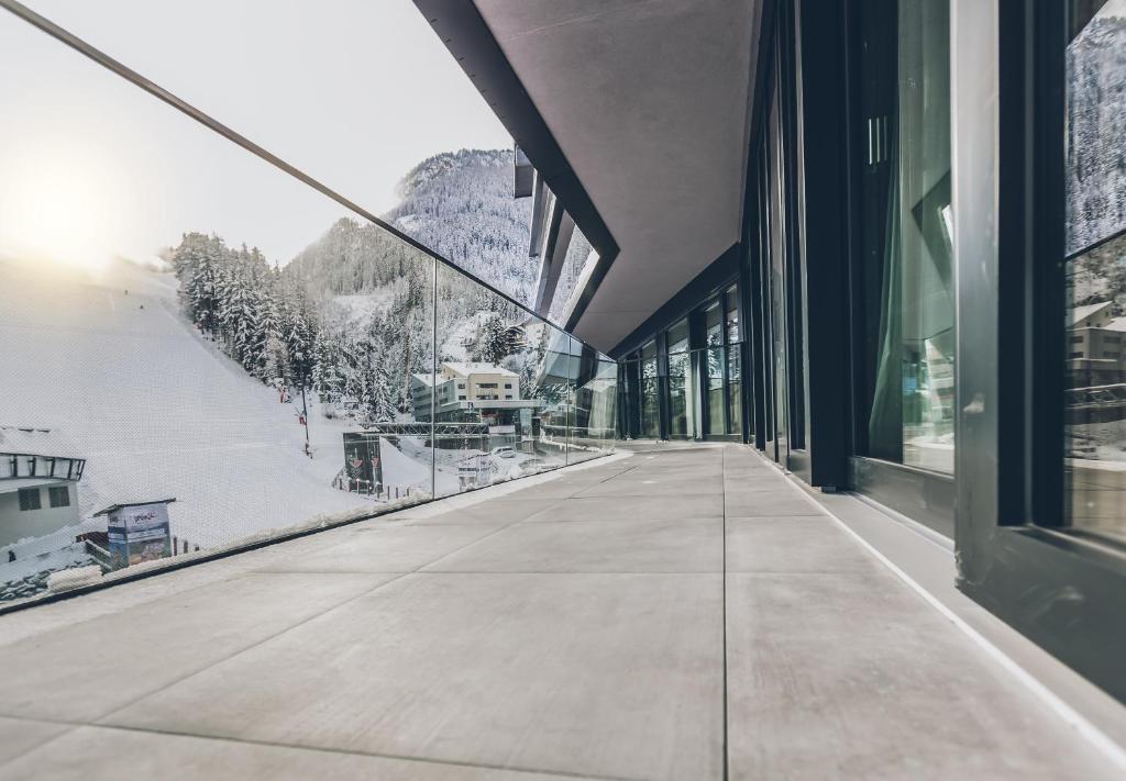 Nespecifikovaný výhled na hory nebo výhled na hory při pohledu z hotelu