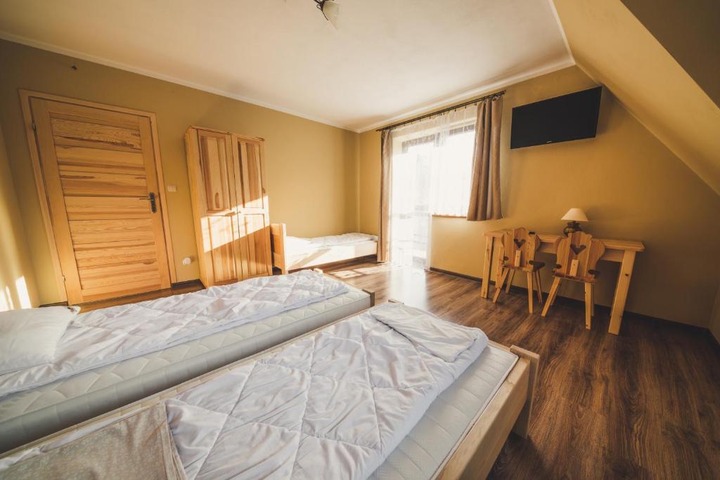 Posteľ alebo postele v izbe v ubytovaní Pokoje i Apartamenty Nad Potokiem