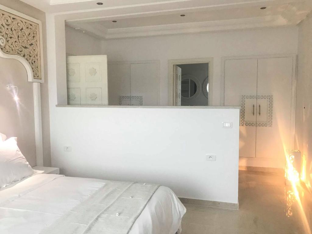 Voodi või voodid majutusasutuse Dar Corniche La Marsa (Adults Only) toas
