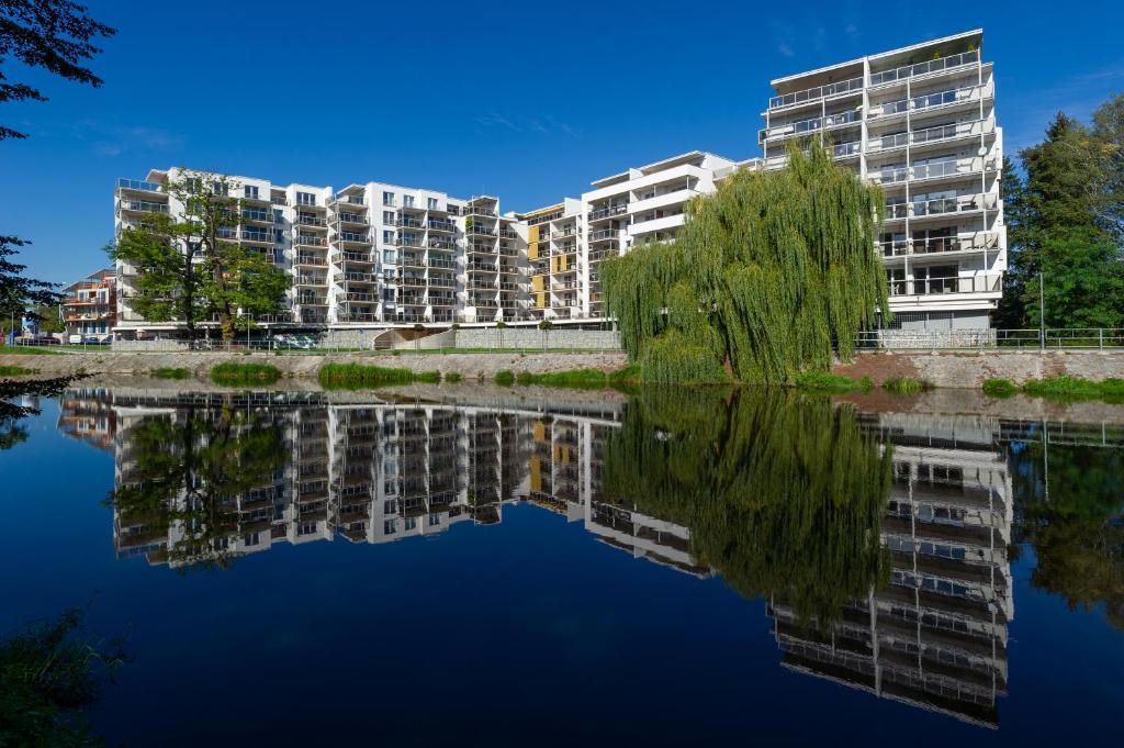 Výhled na řeku, která protéká v blízkosti apartmánu