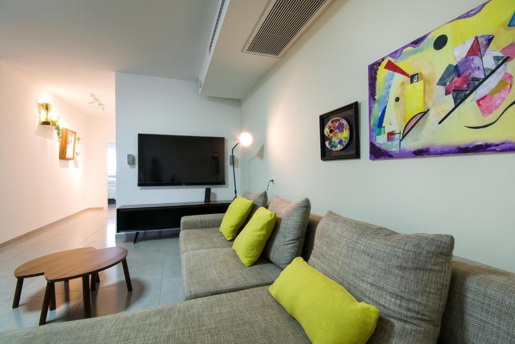 TV a/nebo společenská místnost v ubytování Maorissimo Boutique Apartment