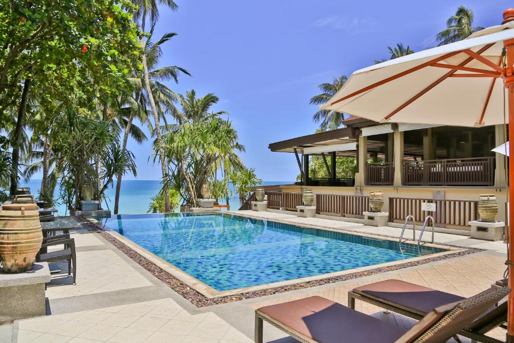 Bazén v ubytování Impiana Beachfront Resort Chaweng Noi, Koh Samui nebo v jeho okolí