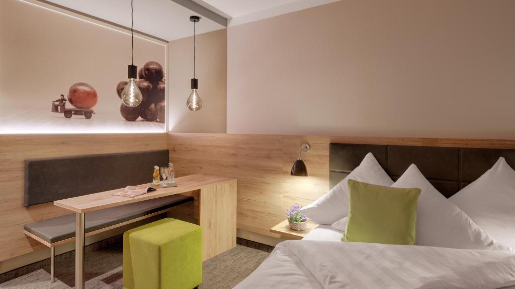 Pfalzhotel Asselheim - Single Room With French Bed