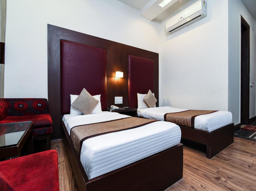 Postel nebo postele na pokoji v ubytování Hotel Haris MG Road Gurugram