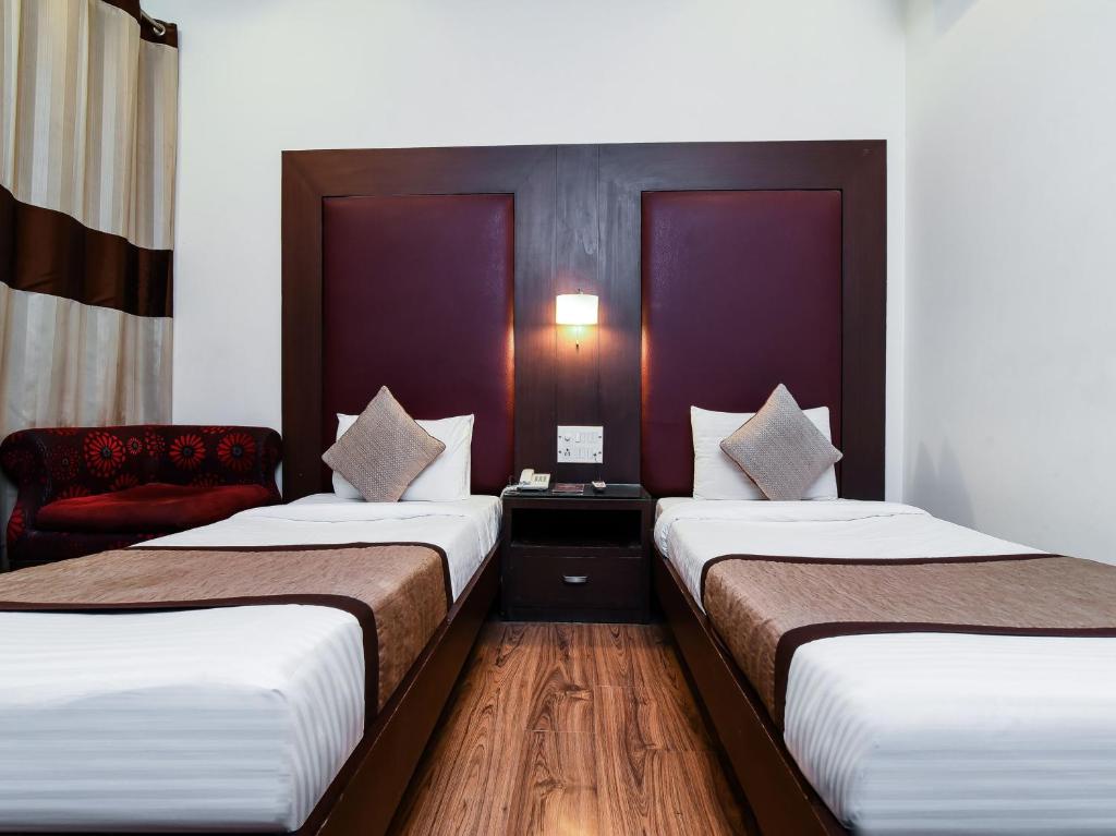 Postel nebo postele na pokoji v ubytování Hotel Haris MG Road Gurugram