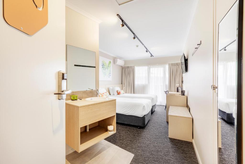 Nightcap at Findon Hotel - Resim 42