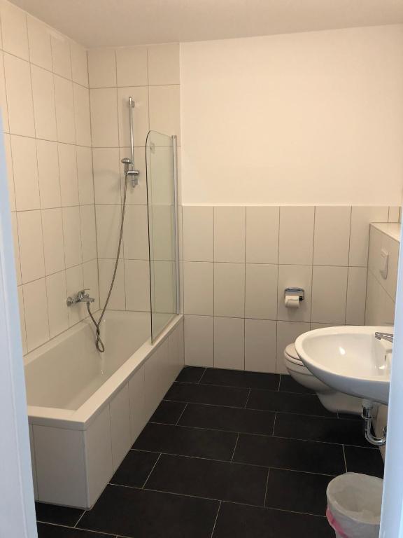Koupelna v ubytování Stundenhotel Krieger