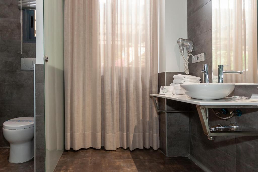 AACR Hotel Monteolivos - Resim 16