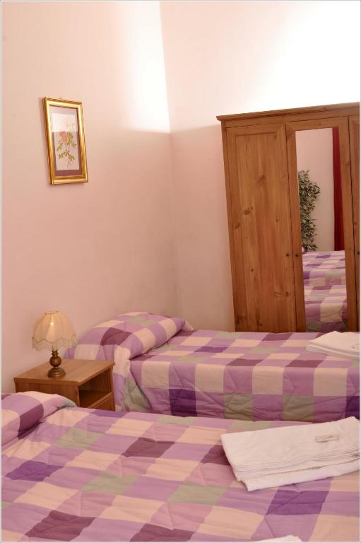 Łóżko lub łóżka w pokoju w obiekcie Gialel Guesthouse