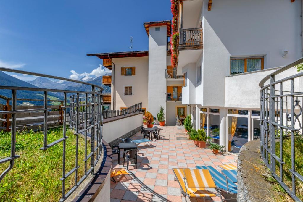 A balcony or terrace at Hotel Kronhof