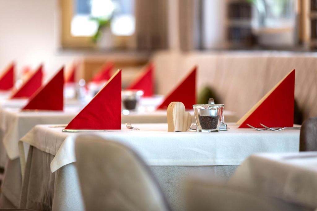 A restaurant or other place to eat at Hotel Kronhof