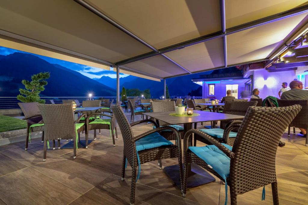 A restaurant or other place to eat at Hotel Kronhof