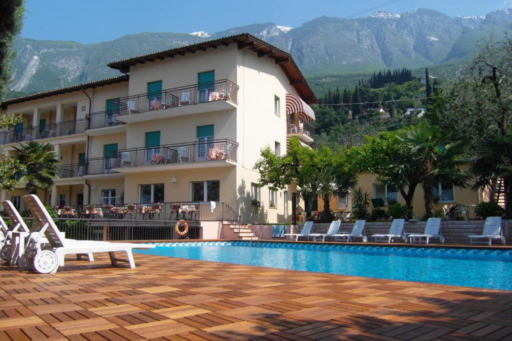 Nespecifikovaný výhled na hory nebo výhled na hory při pohledu z hotelu