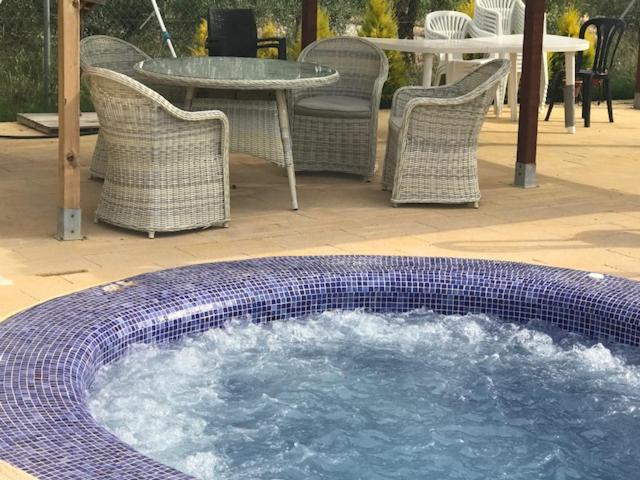 Cortijo de los Castellanos - Jacuzzi privado en la habitación en Las Ventanas