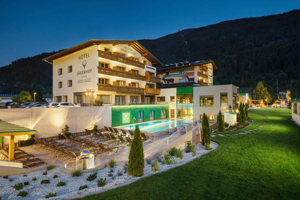Nespecifikovaný výhled na hory nebo výhled na hory při pohledu z hotelu
