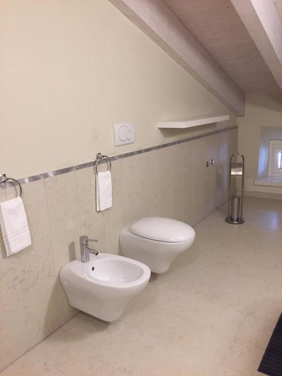 Kúpeľňa v ubytovaní RESIDENZA VIRGILIANA SUITE con terrazza-Centro Storico