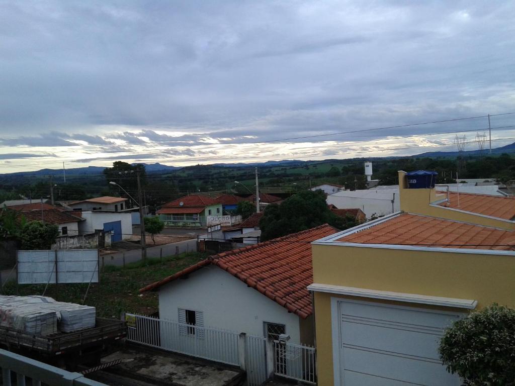 a view of a town with houses and roofs at Linda vista em são josé da barra in Elisiário Lemos