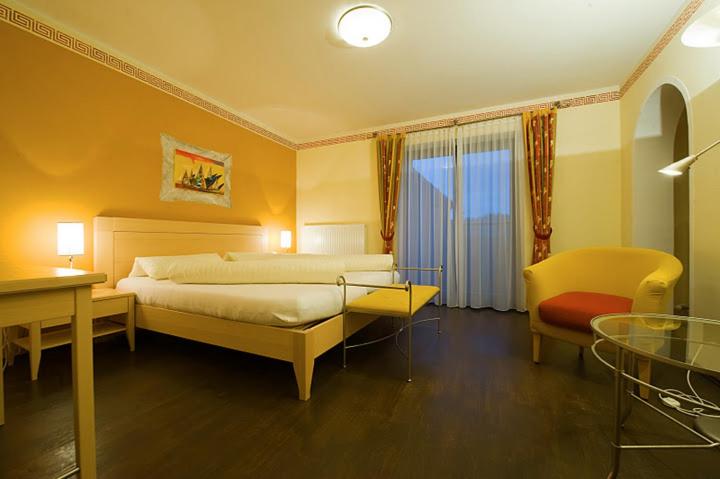 Postel nebo postele na pokoji v ubytování Bio-Hotel Schiessentobel