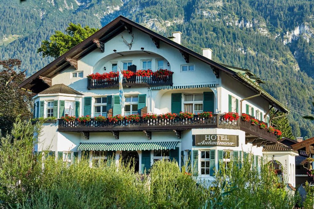 Nespecifikovaný výhled na hory nebo výhled na hory při pohledu z hotelu