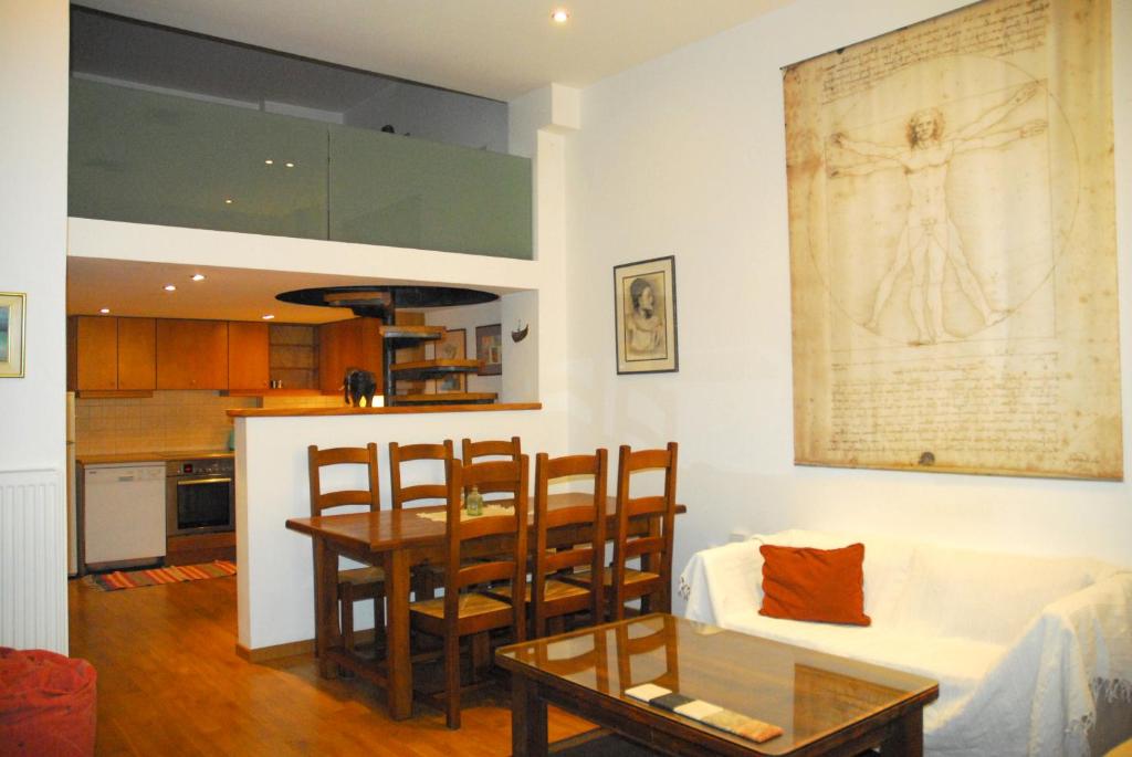 Kuchyň nebo kuchyňský kout v ubytování Luxurious Loft with Jacuzzi